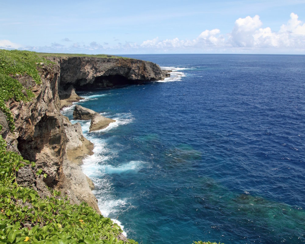 Falaises de Banzai Cliff sur l'île de Saipan, dans les îles Mariannes du Nord Falaises de Banzai Cliff sur l'île de Saipan, dans les îles Mariannes du Nord