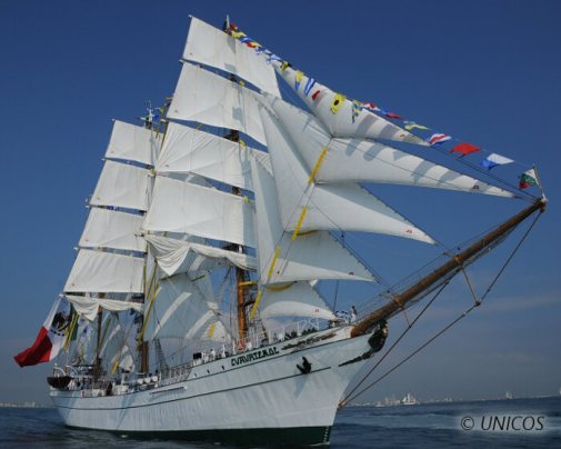 Navire-école de la marine nationale du Mexique, le Cuauhtémoc est un trois-mâts barque, construit en 1982