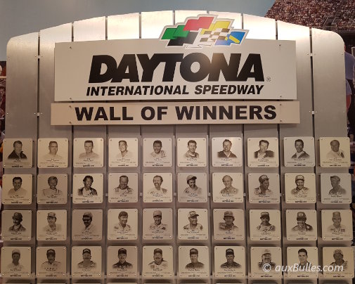 Le Wall of Winners rend hommage aux vainqueurs des Daytona 500, la course la plus prestigieuse de la NASCAR