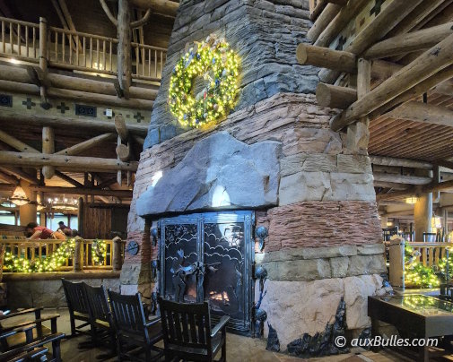 Vous serez envoûtés par l'ambiance montagnarde américaine avec son énorme cheminée