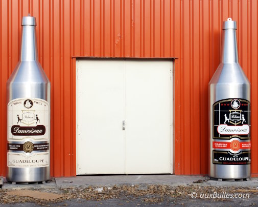 La distillerie Damoiseau au Moule, en Grande-Terre, l'une des distilleries de rhum agricole les plus emblématiques de Guadeloupe