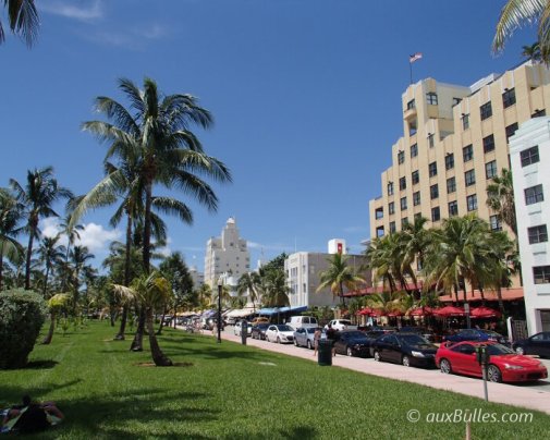 Miami Beach possède une richesse architecturale toute particulière avec son quartier Art Déco et ses immeubles rénovés aux couleurs pastelles atypiques