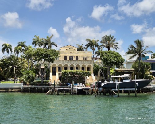 L'île de San Marco abrite de luxueuses villas visibles lors d'une croisière dans la baie de Biscayne