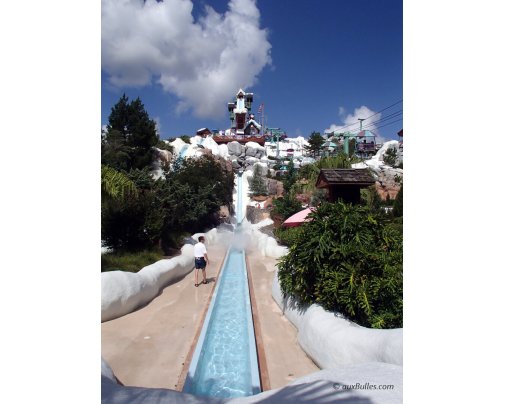 Don't leave without experiencing the ski jump, a must for thrill-seekers !