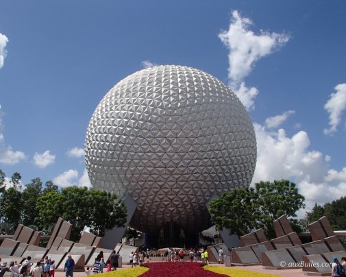 Disney's EPCOT theme park in Orlando, Florida, with the Spaceship Earth geosphere as its symbol, transports you into a futuristic environment !