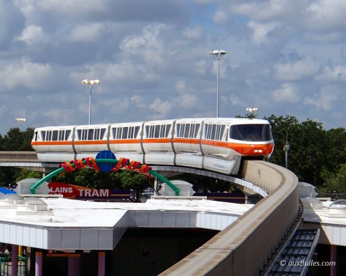 Le monorail relie le parc Disney d'EPCOT à celui de Magic Kingdom ainsi que certains hôtels Disney