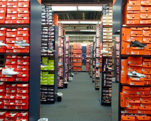In Sawgrass Mills, an outlet store unveils its wide selection of shoes In Sawgrass Mills, an outlet store unveils its wide selection of shoes