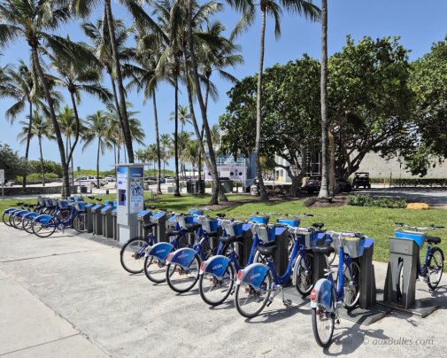 Louez un vélo à South Beach gràce aux stations de vélos en libre-service installées un peu partout