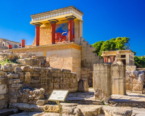 Les ruines du Palais de Knossos à Héraklion, Crète, l'un des sites archéologiques les plus emblématiques de la Méditerranée, inscrit à l'UNESCO Les ruines du Palais de Knossos à Héraklion, Crète, l'un des sites archéologiques les plus emblématiques de la Méditerranée, inscrit à l'UNESCO