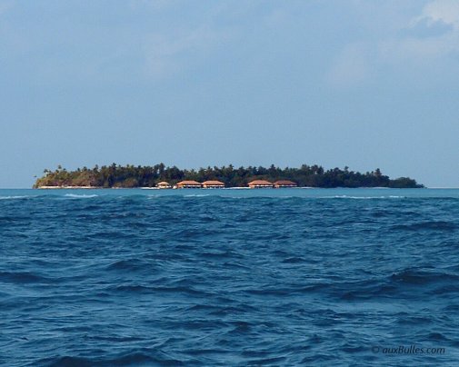 Les Maldives avec ses 'îles hotel'