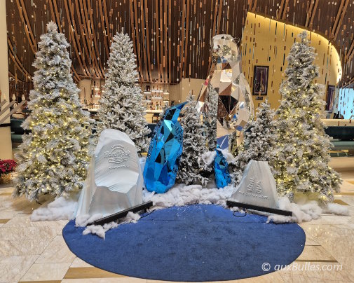 Les décorations de Noël attendent les visiteurs pour une photo souvenir à l'intérieur de Seminole Hard Rock Hotel & Casino