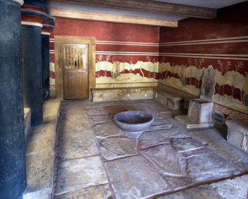 La Salle du Trône du palais de Knossosà à Héraklion, Crète, le cœur du pouvoir minoen et l'un des sites archéologiques les plus emblématiques de Méditerranée La Salle du Trône du palais de Knossosà à Héraklion, Crète, le cœur du pouvoir minoen et l'un des sites archéologiques les plus emblématiques de Méditerranée