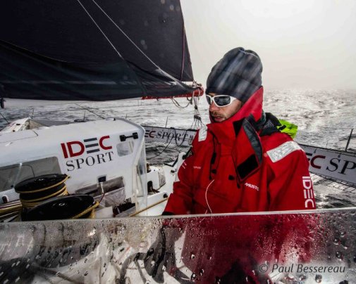 Francis Joyon doit ramener son maxi trimaran IDEC SPORT avant le mercredi 6 janvier 2016 dans l'après midi pour battre le record actuel !
