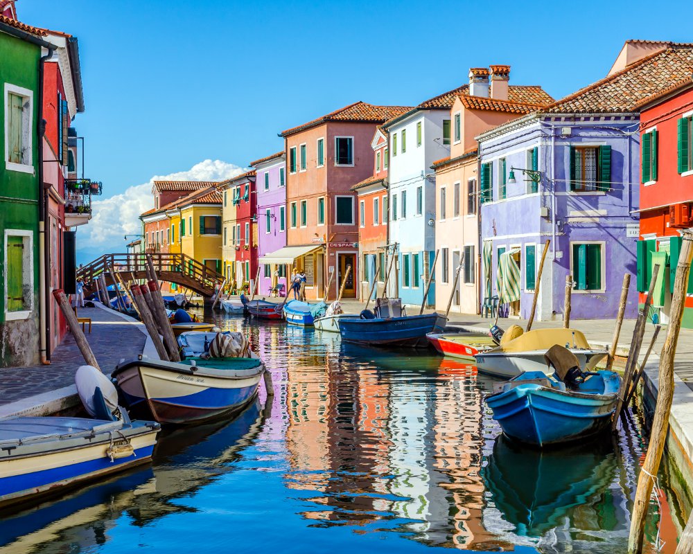 L'ile de Burano est mondialement connue pour ses petites maisons très colorées