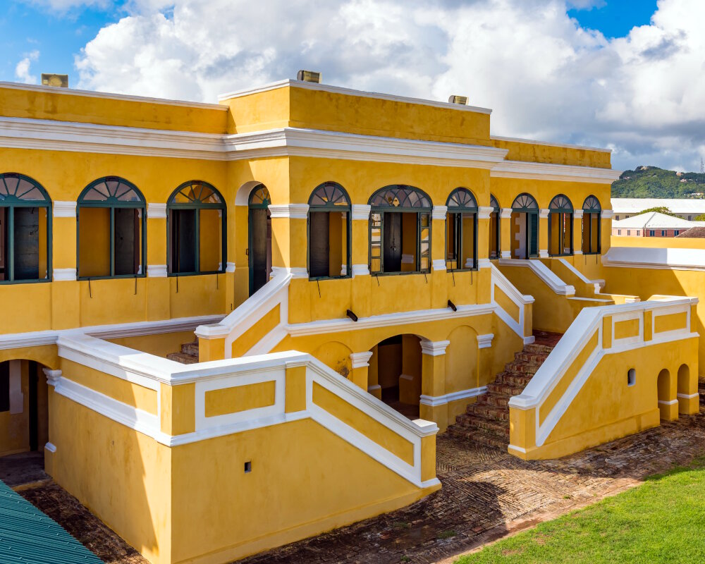 La cour intérieure du fort de Christiansted sur l'île de Sainte-Croix