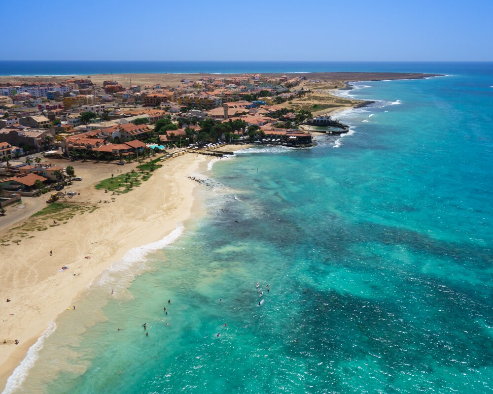 Vue aérienne de la plage Santa Maria sur l'île de Sal dans l'archipel du Cap Vert