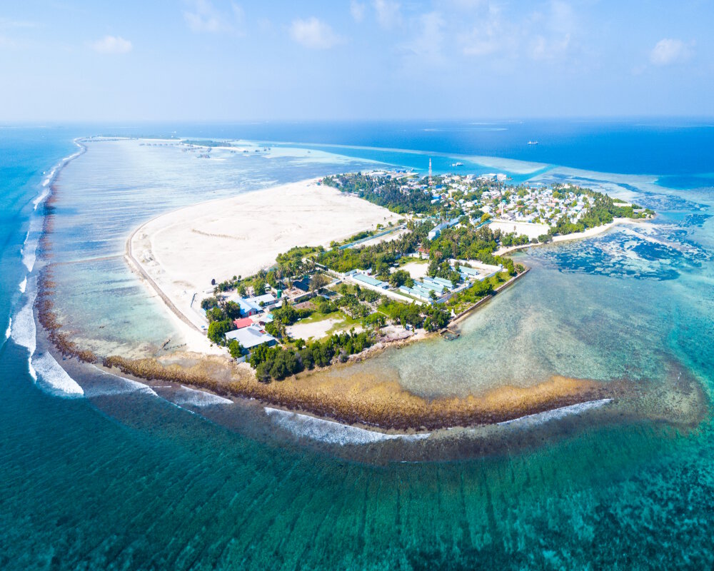 Vue aérienne de l'ile de Himmafushi dans l'atoll de Kaafu