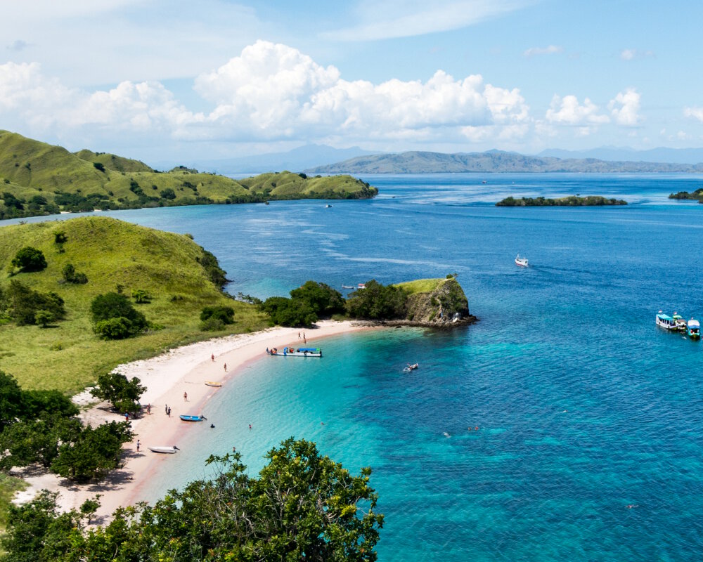 La plage rose de l'île de Komodo est l'une des sept plages roses au monde