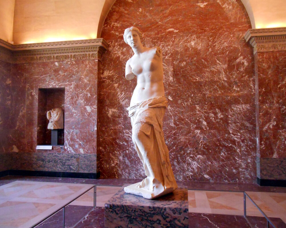 La statue de la Vénus de Milo exposée au musée du Louvre à Paris