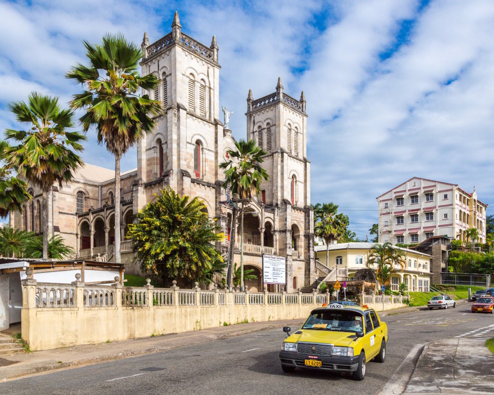 La cathédrale du Sacré-Cœur, église catholique romaine, et les bâtiments de l'archidiocèse de Suva, à Suva, sur l'île de Viti Levu aux Fidji La cathédrale du Sacré-Cœur, église catholique romaine, et les bâtiments de l'archidiocèse de Suva, à Suva, sur l'île de Viti Levu aux Fidji