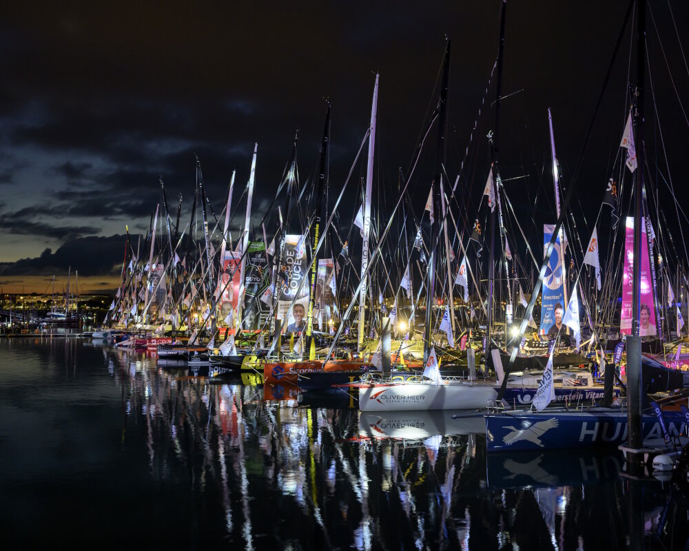 Inauguré le samedi 19 octobre 2024 aux Sables d'Olonne, le village de la 10ème édition du Vendée Globe est désormais ouvert au grand public qui peut profiter de celui-ci jusqu'au départ des concurrents le 10 novembre prochain. Après plusieurs semaines d'installation, le village du Vendée Globe s'étend maintenant tout autour des pontons et est l'occasion de venir à la rencontre des quarante skippers et de leur monture encore à quai.