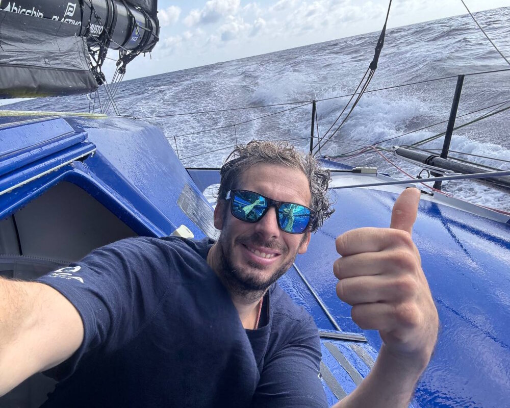 Le skipper Charlie Dalin en pleine mer le 05 janvier 2025